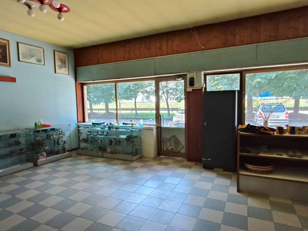 negozio in vendita a Spino d'Adda