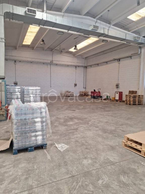 locale commerciale in vendita a Spino d'Adda