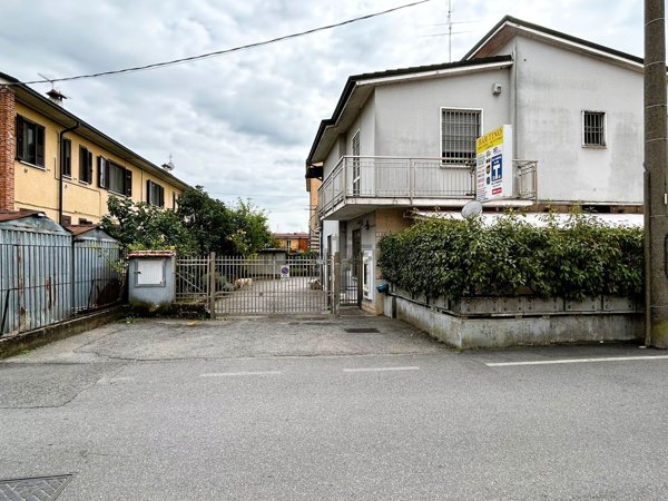 negozio in vendita a Spino d'Adda