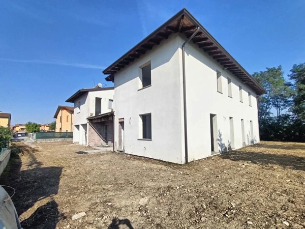 casa indipendente in vendita a Stagno Lombardo