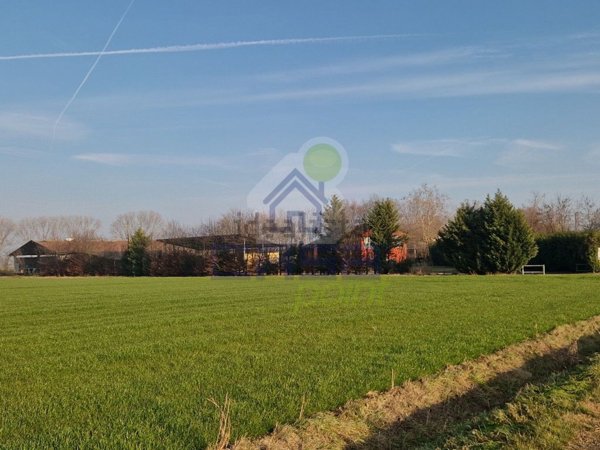 azienda agricola in vendita a Stagno Lombardo