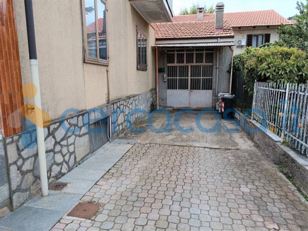 casa indipendente in vendita a Piossasco in zona Garola