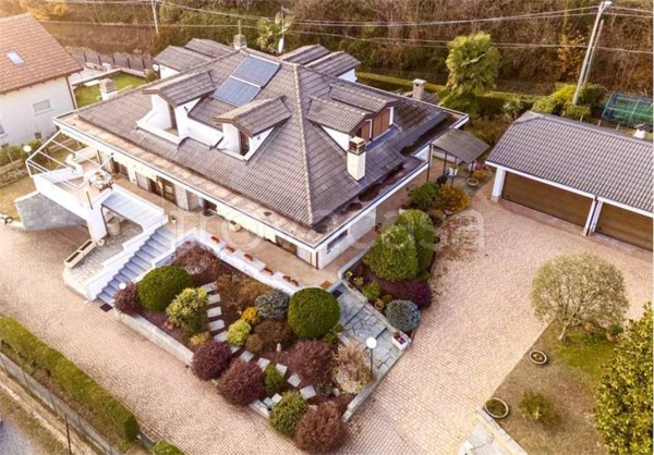 casa indipendente in vendita a Piossasco