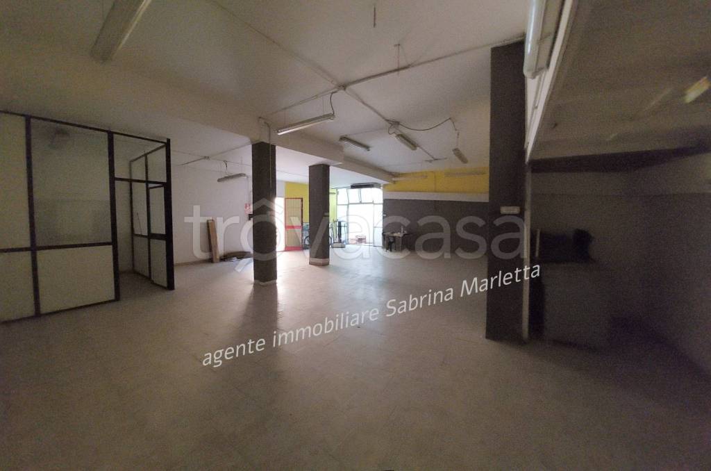 locale commerciale in vendita a Piossasco