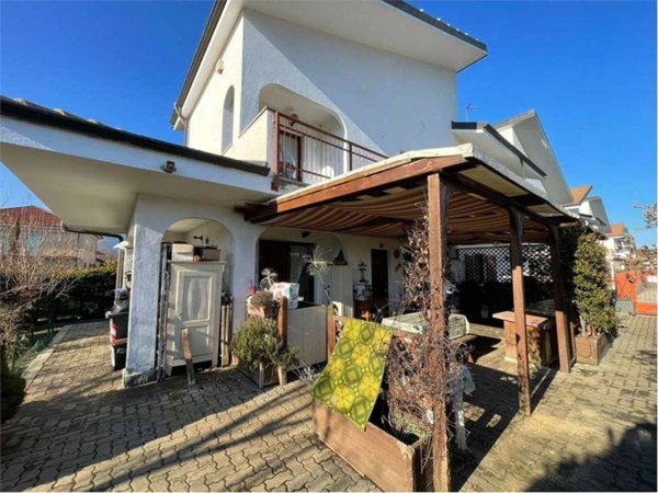 casa indipendente in vendita a Piossasco