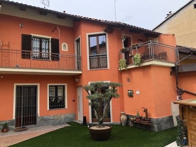 casa indipendente in vendita a Piossasco