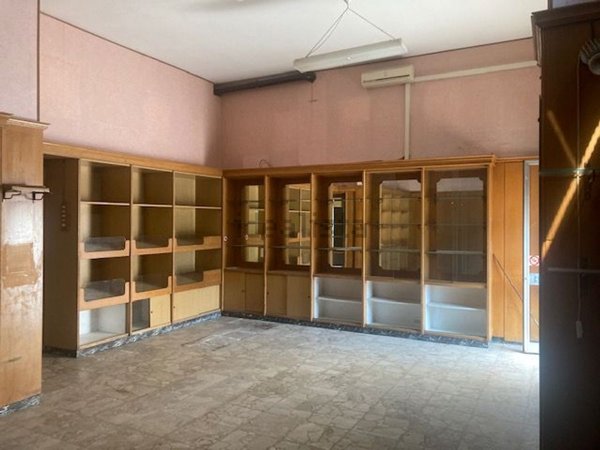 locale commerciale in vendita a Piossasco