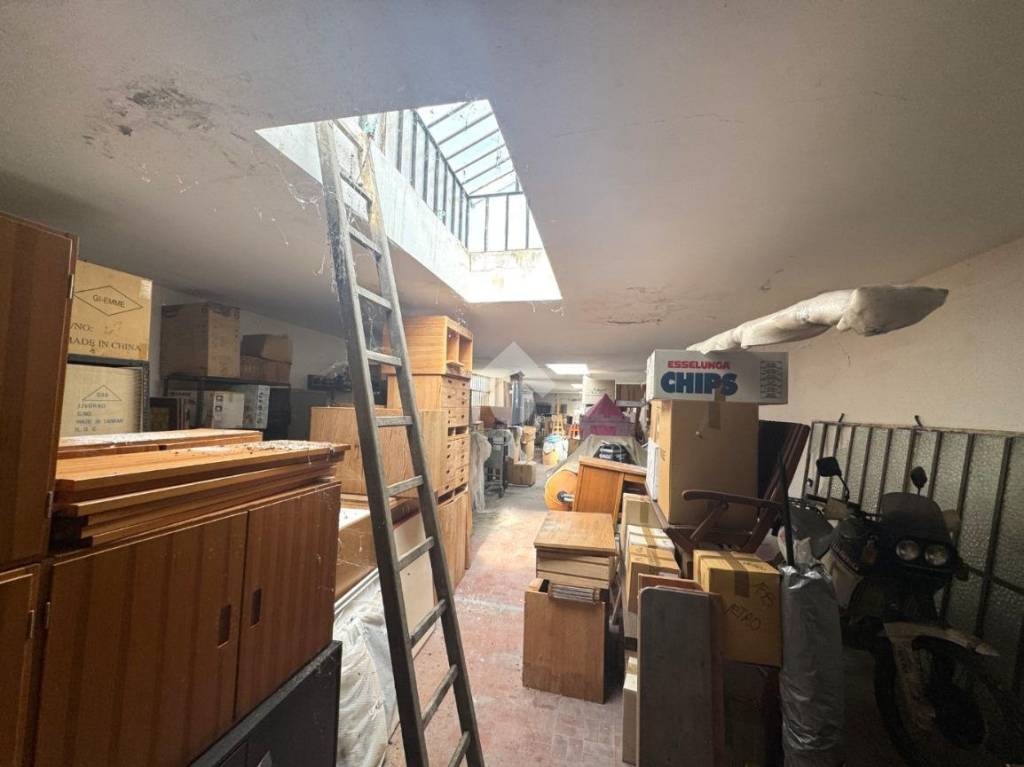 locale commerciale in vendita a Piossasco