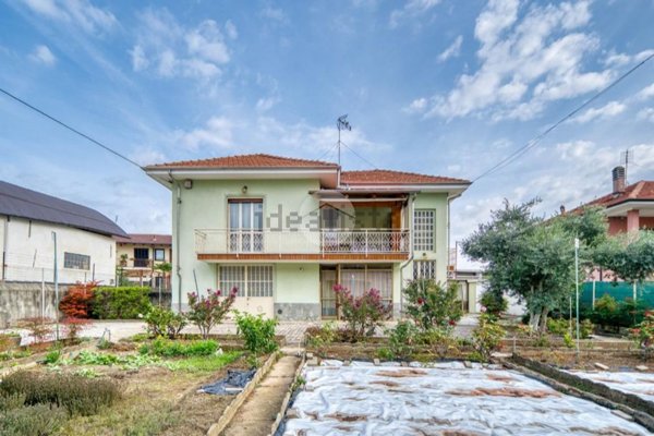 casa indipendente in vendita a Piossasco