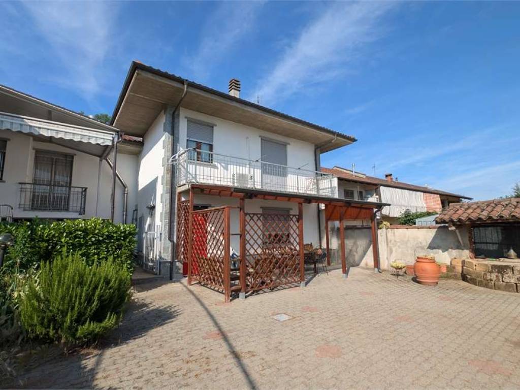 casa indipendente in vendita a Piossasco