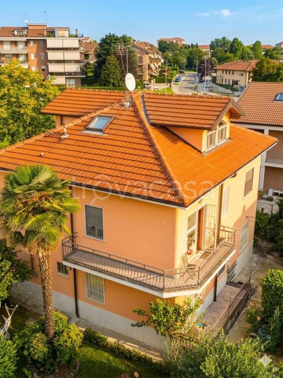 casa indipendente in vendita a Piossasco