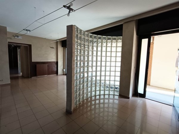 locale commerciale in vendita a Piossasco