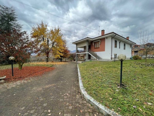 casa indipendente in vendita a Piossasco