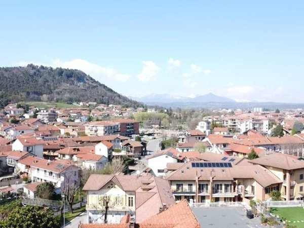 appartamento in vendita a Piossasco in zona Merlino.