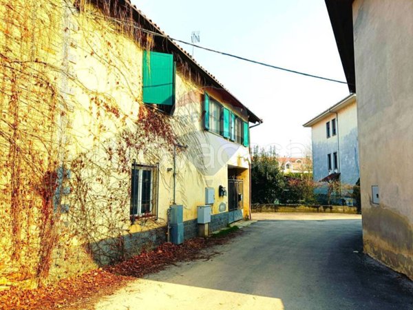 casa indipendente in vendita a Piossasco in zona Garola