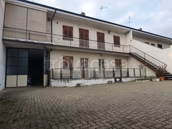 casa indipendente in vendita a Piossasco