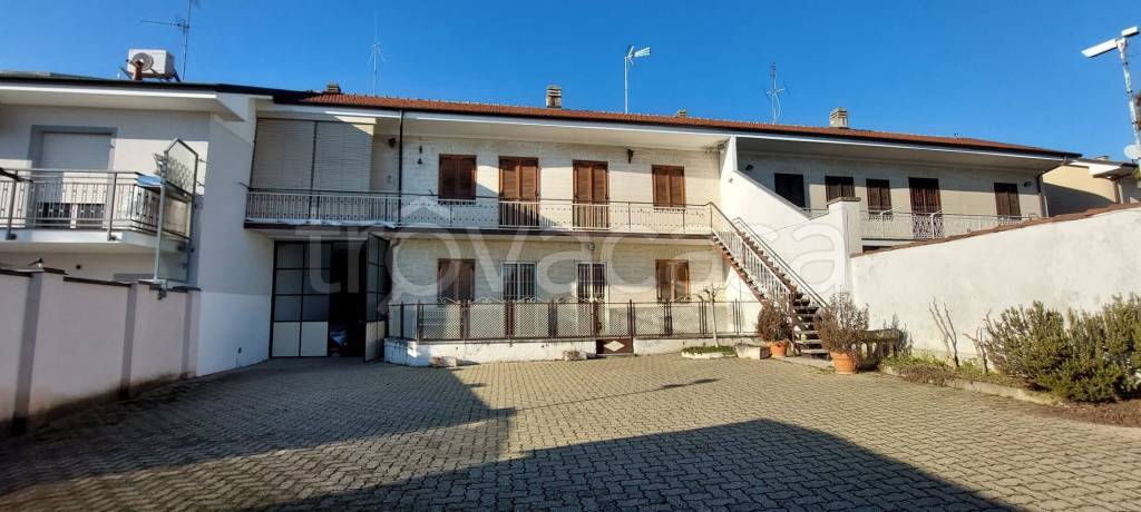 casa indipendente in vendita a Piossasco in zona Garola