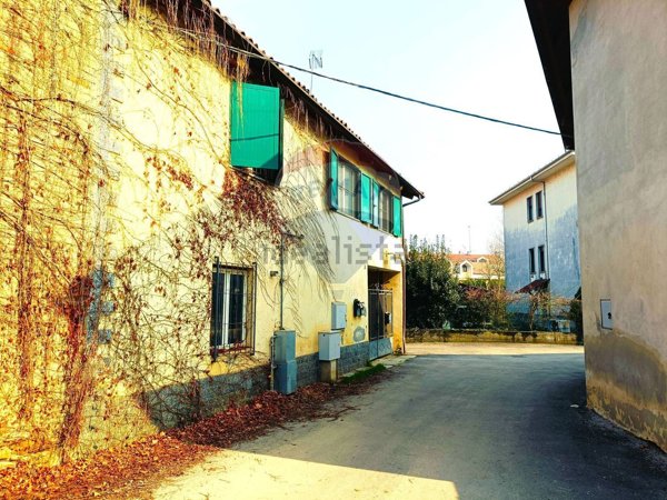 casa indipendente in vendita a Piossasco in zona Garola