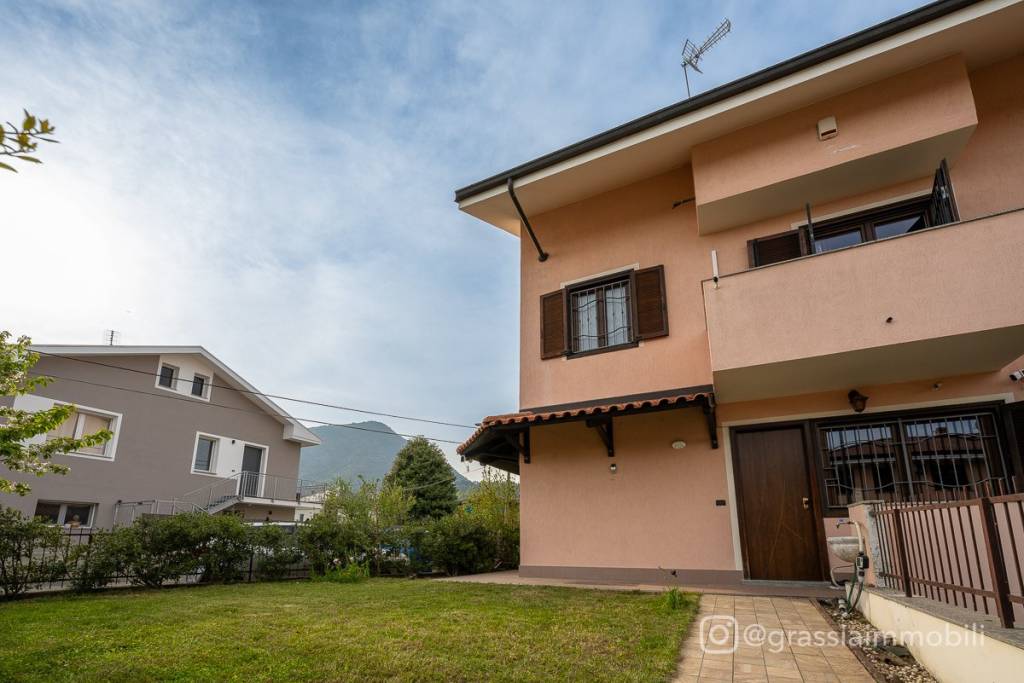 casa indipendente in vendita a Piossasco