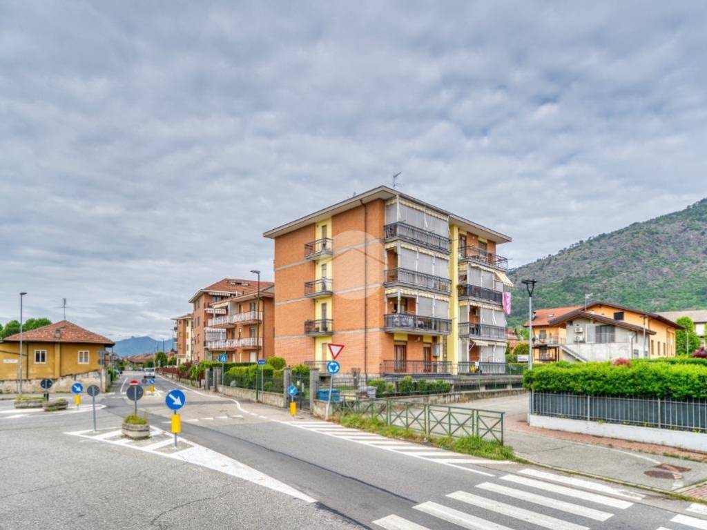 appartamento in vendita a Piossasco in zona Merlino.