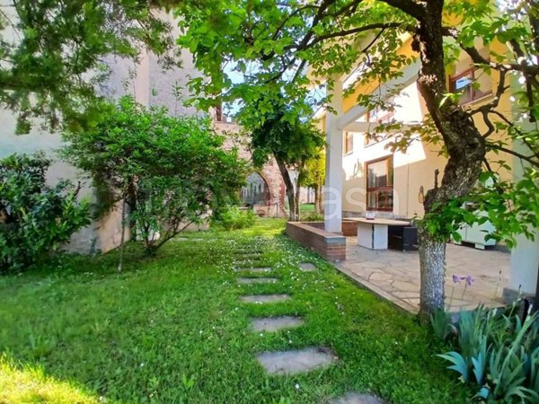 casa indipendente in vendita a Piossasco