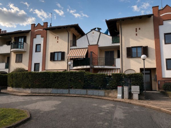 appartamento in vendita a Piossasco in zona Merlino.