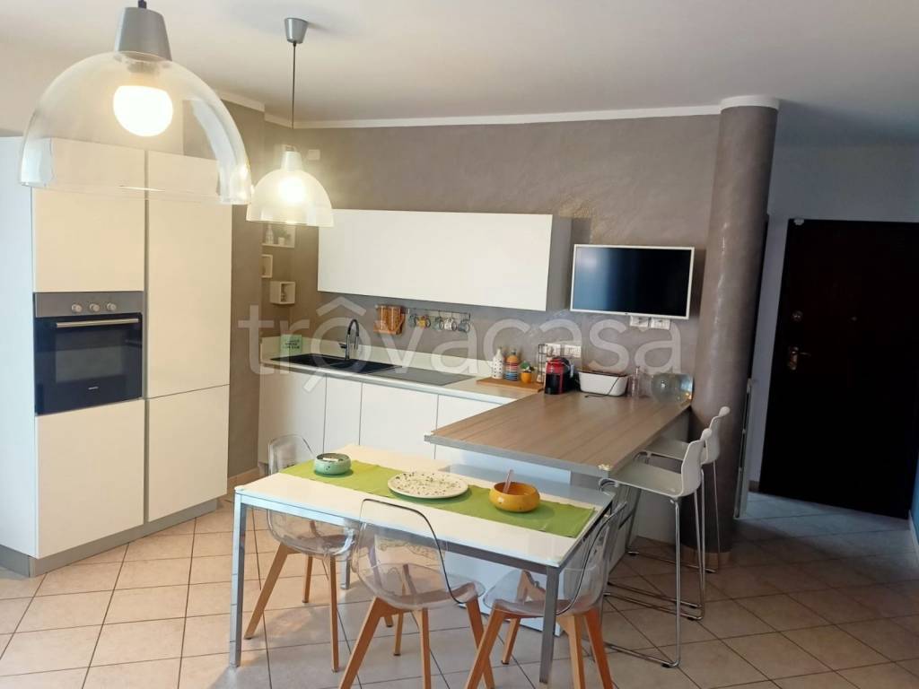 appartamento in vendita a Piossasco in zona Merlino.