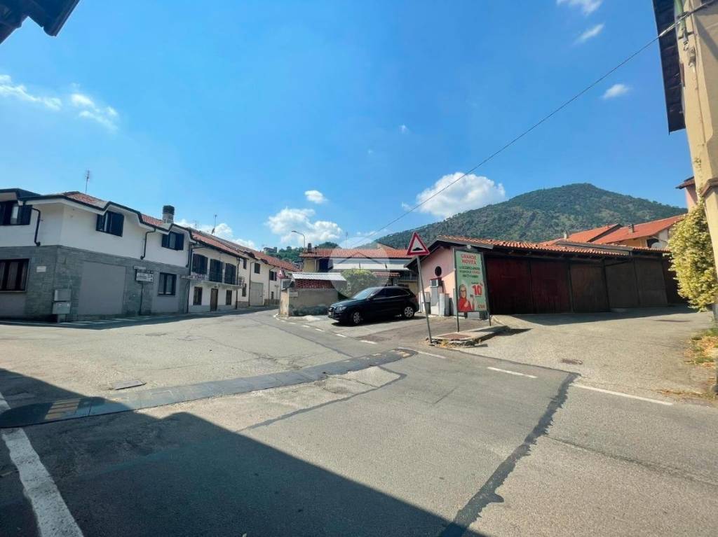 locale di sgombero in vendita a Piossasco in zona Merlino.