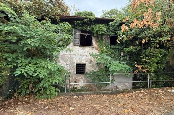 casale in vendita a Piossasco in zona Merlino.