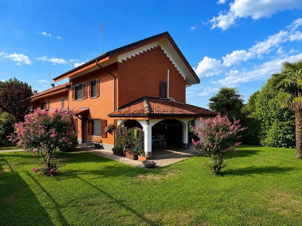 casa indipendente in vendita a Piossasco in zona Merlino.