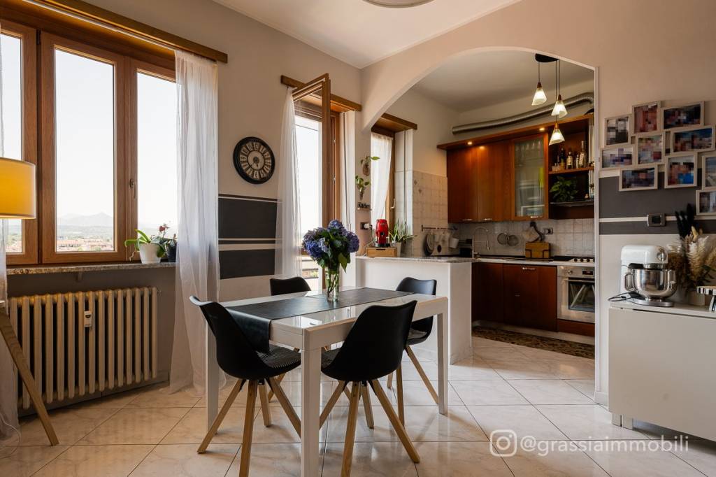 appartamento in vendita a Piossasco in zona Merlino.