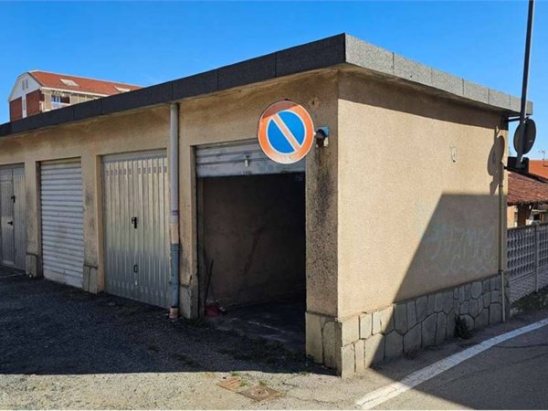 box auto in vendita a Piossasco in zona Merlino.