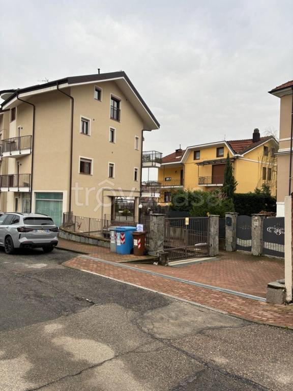 box auto in vendita a Piossasco in zona Merlino.