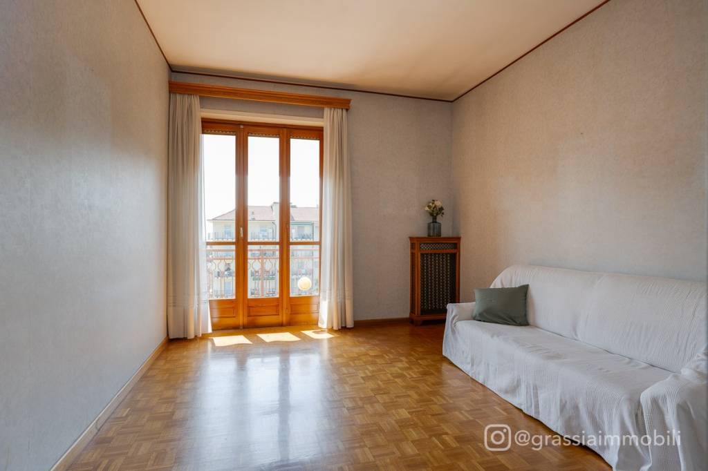 appartamento in vendita a Piossasco in zona Merlino.