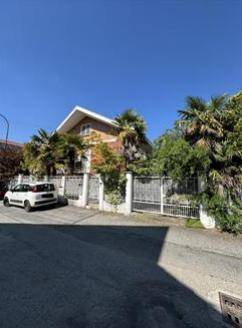 casa indipendente in vendita a Piossasco in zona Garola