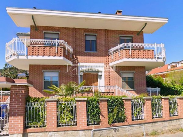 appartamento in vendita a Piossasco in zona Merlino.