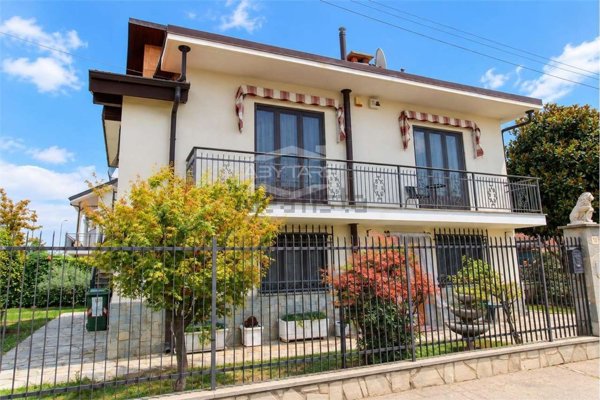 casa indipendente in vendita a Piossasco in zona Garola