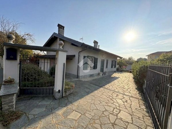 casa indipendente in vendita a Piossasco in zona Garola