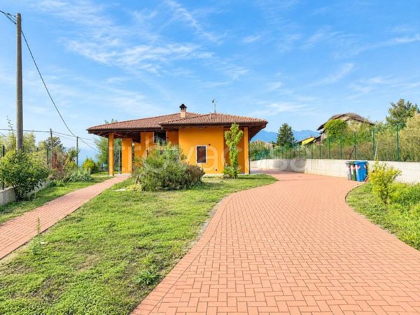 casa indipendente in vendita a Piossasco in zona Garola