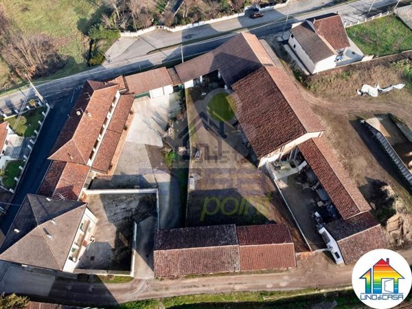 casale in vendita a Ticengo