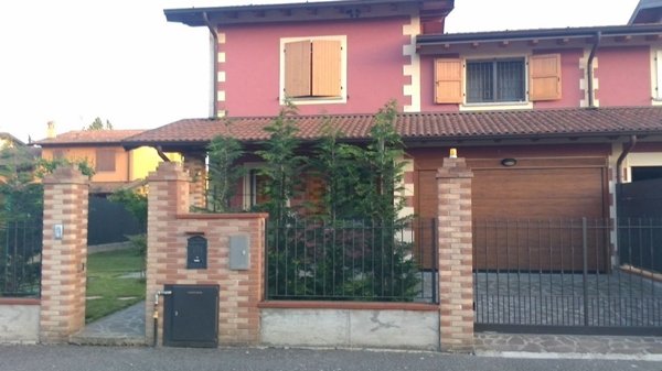casa indipendente in vendita a Torlino Vimercati