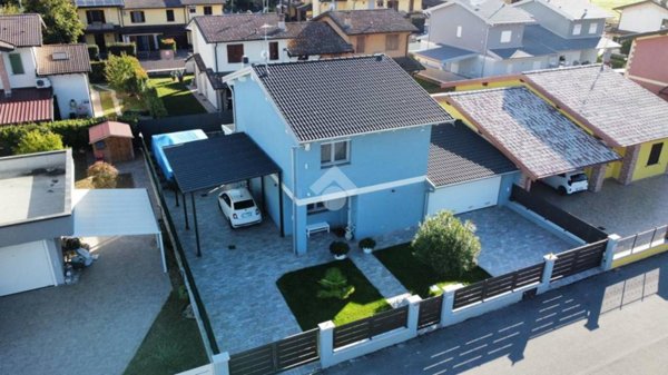 casa indipendente in vendita a Torlino Vimercati