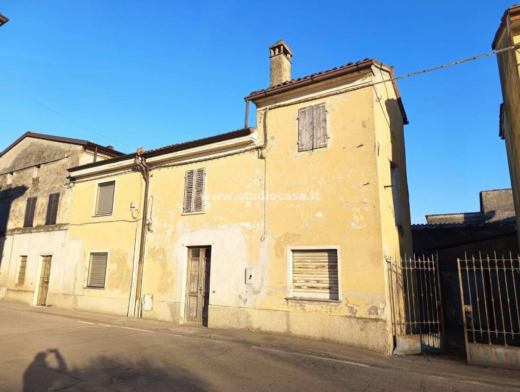 casa indipendente in vendita a Torre de' Picenardi in zona Ca' d'Andrea