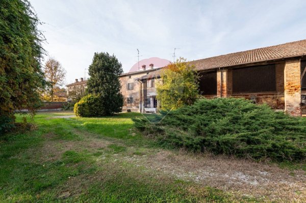 casale in vendita a Torre de' Picenardi