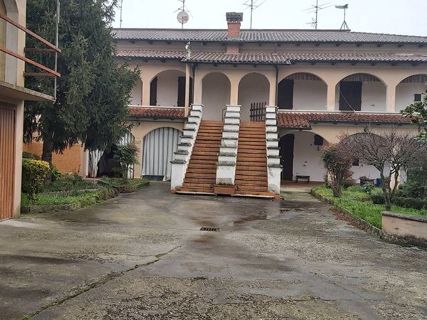 intera palazzina in vendita a Torre de' Picenardi in zona Ca' d'Andrea