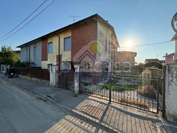 casa indipendente in vendita a Torre de' Picenardi in zona Ca' d'Andrea