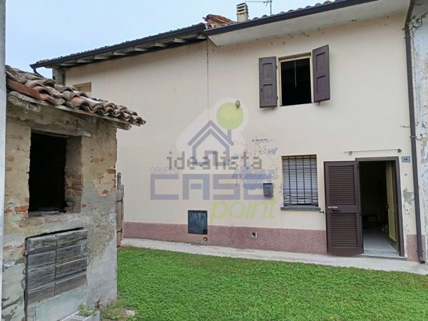 casa indipendente in vendita a Torricella del Pizzo