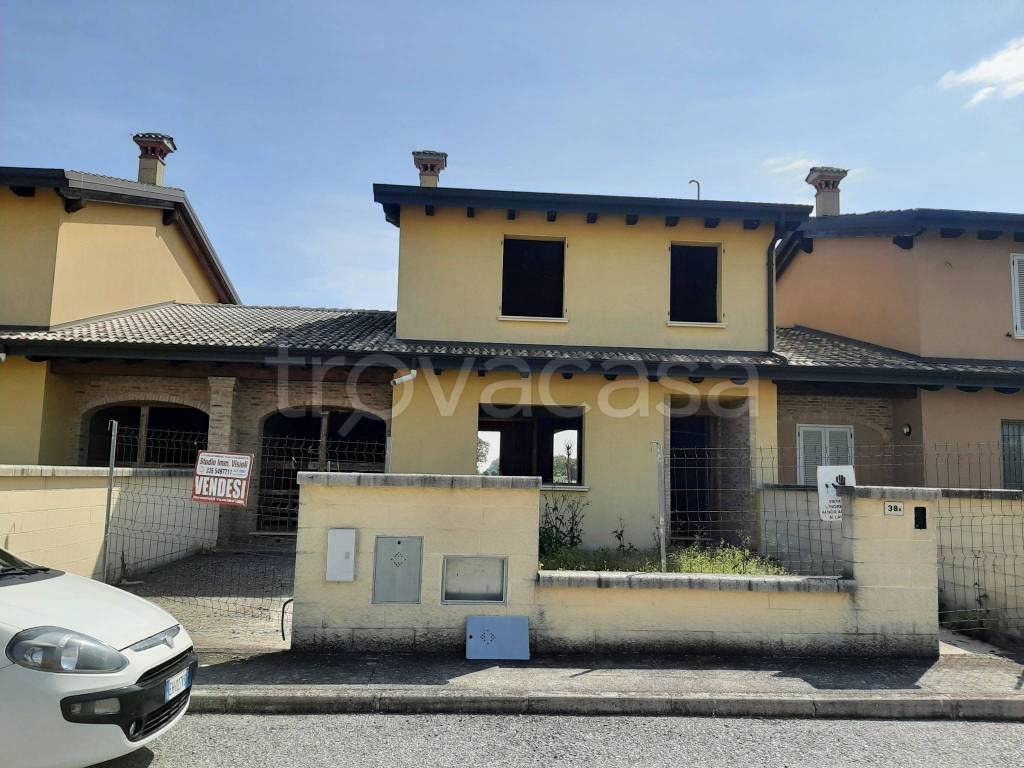 casa indipendente in vendita a Torricella del Pizzo