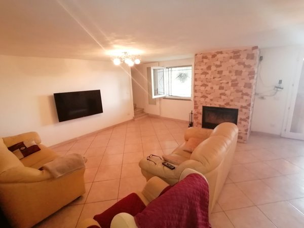 casa indipendente in vendita a Torricella del Pizzo