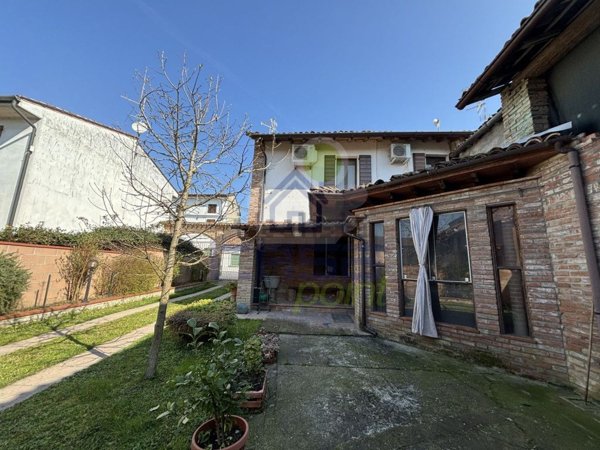 casa indipendente in vendita a Torricella del Pizzo